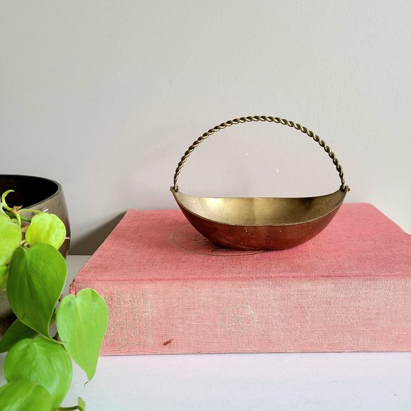 Vintage brass trinket dish basket shape. - Picture 4 of 6